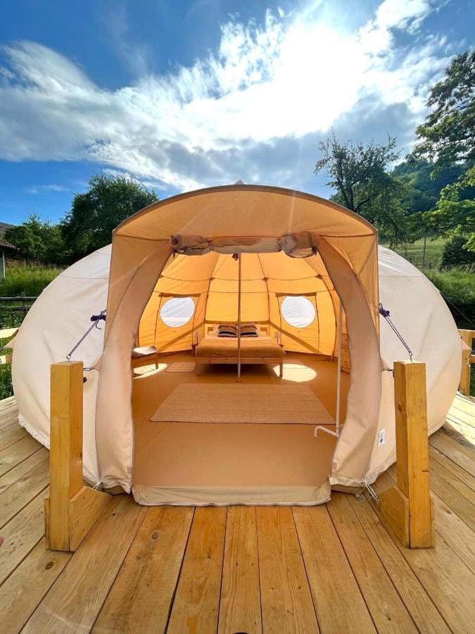 Flore's Garden Glamping Hotell Bran  Exteriör bild