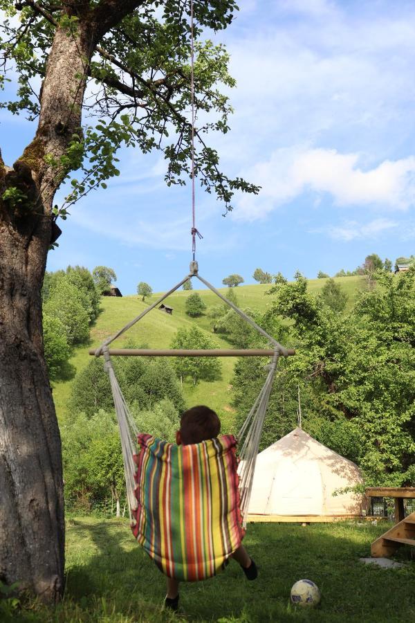 Flore's Garden Glamping Hotell Bran  Exteriör bild