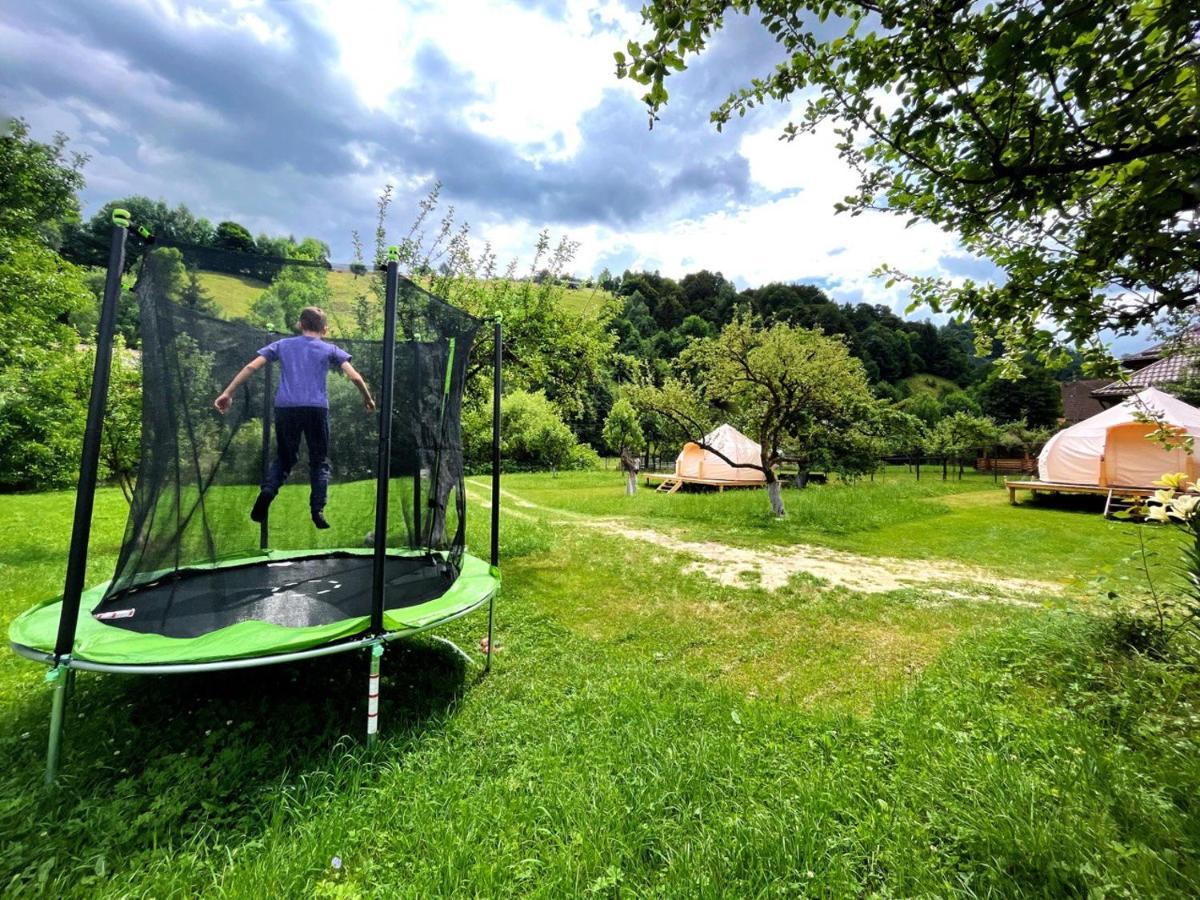 Flore's Garden Glamping Hotell Bran  Exteriör bild