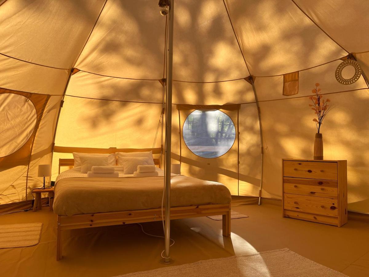 Flore's Garden Glamping Hotell Bran  Exteriör bild